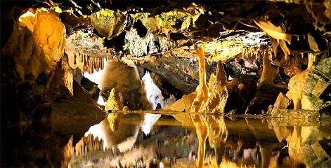 Cheddar-Gorge-Reflections غار چدار