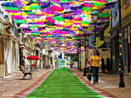 unique-festivals-around-the-world-agitagueda-art-festival__880 برترین فستیوالها