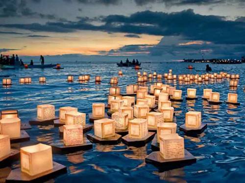 unique-festivals-around-the-world-floating-lanterns-festival-2 برترین فستیوالها