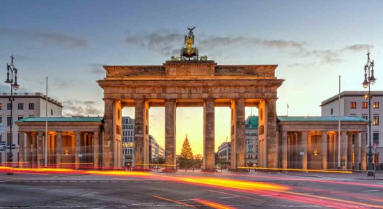Brandenburg-Gate-West-Berlin1 برلین