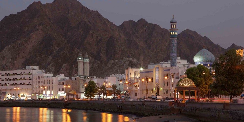Muttrah-Corniche-in-Muscat-Sultanate-of-Oman گردشگری عمان