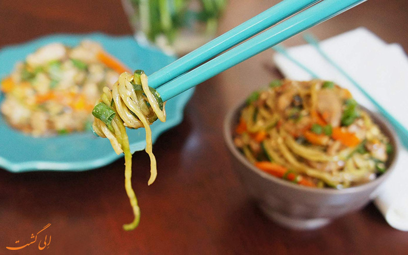 نودل-و-غذا-خوردن-با-چوب نودل-و-غذا-خوردن-با-چوب