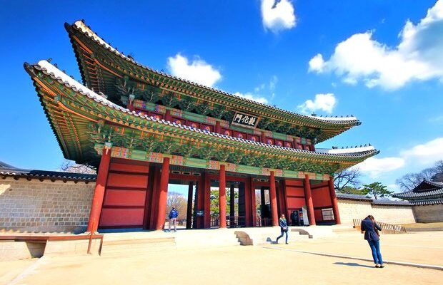 10-amazing-things-to-do-in-seoul-south-korea-gyeongbok-palace-sabrina 10-amazing-things-to-do-in-seoul-south-korea-gyeongbok-palace-sabrina