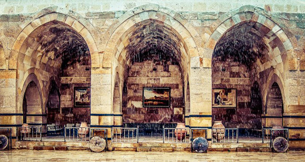 حیاط کاروانسرای ساروهان حیاط کاروانسرای ساروهان