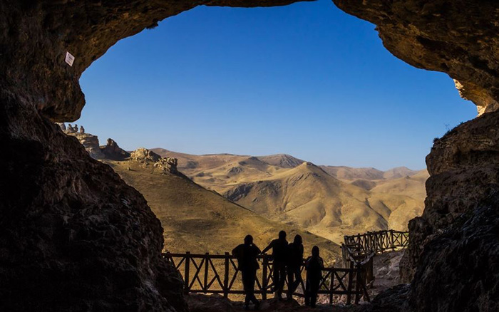 نمای بیرونی غار کرفتو نمای بیرونی غار کرفتو