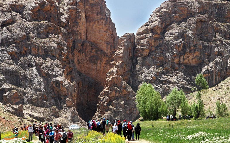 گردشگران و مسیر پیاده روی تنگ واشی گردشگران و مسیر پیاده روی تنگ واشی