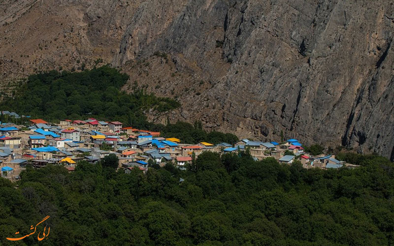 نمایی از خانه های روستای هیر نمایی از خانه های روستای هیر