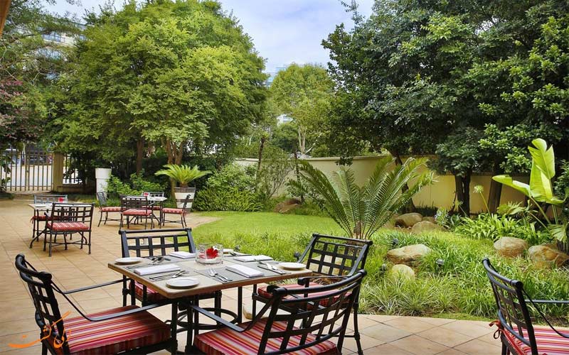 Hilton Sandton- eligasht (16) Hilton Sandton- eligasht (16)