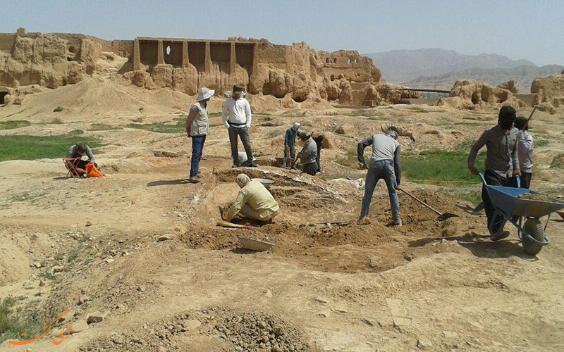 کاوش در قلعه اسفراین کاوش در قلعه اسفراین