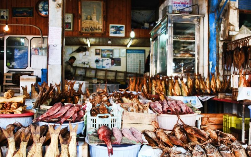 بازار ماهی فروشان در انزلی بازار ماهی فروشان در انزلی