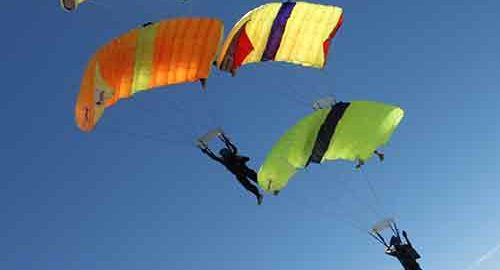 parachutes چتر نجات