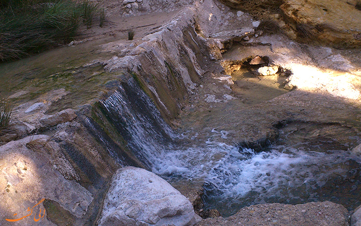 چشمه های روستای بناب در هرمزگان چشمه های روستای بناب در هرمزگان