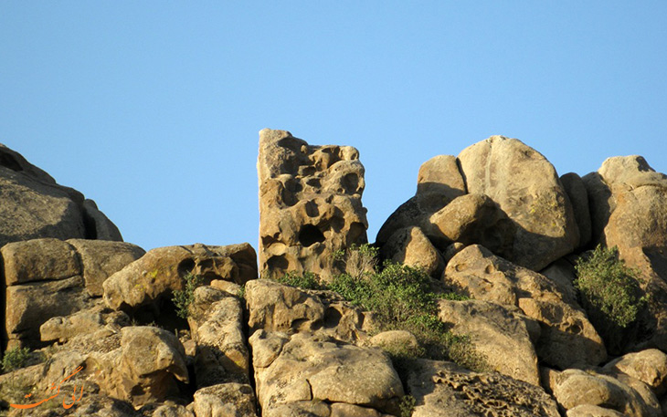 روستای خورنج با سنگ های افسانه ای روستای خورنج با سنگ های افسانه ای