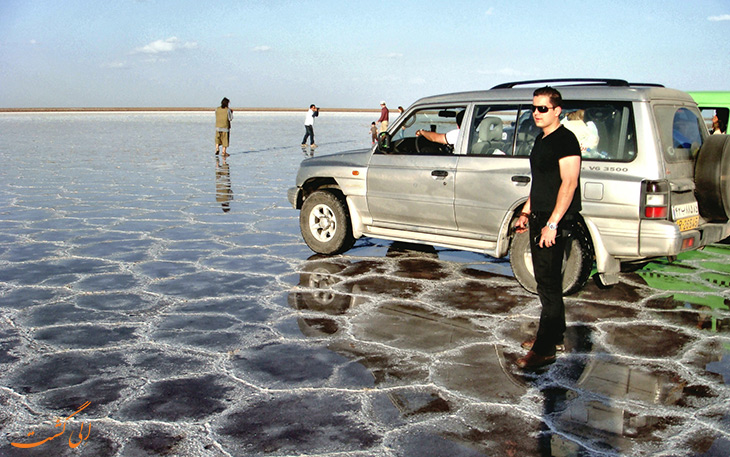 گردشگری در دریاچه نمک خور گردشگری در دریاچه نمک خور