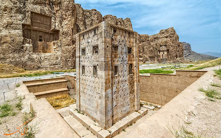 کشف کتیبه سه زبانه در نقش رستم کشف کتیبه سه زبانه در نقش رستم