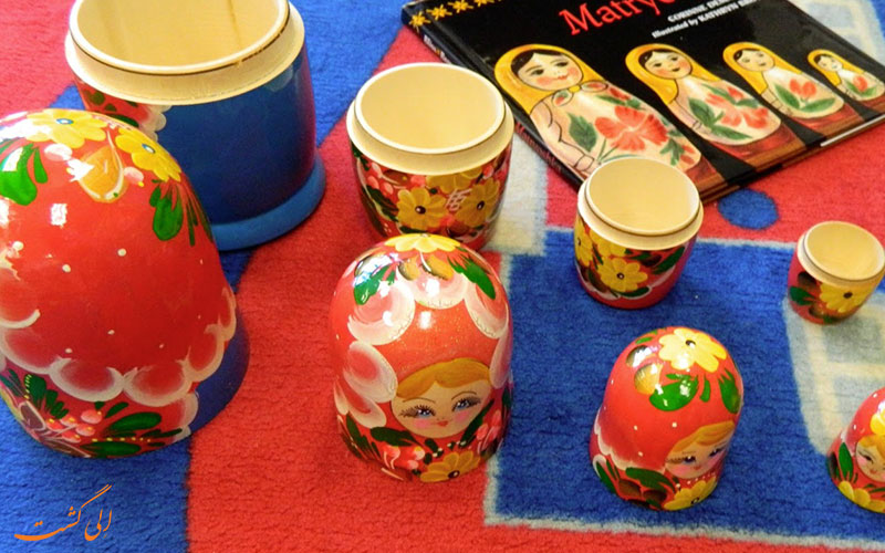 با ماتریوشکا، عروسک ملی روس ها با ماتریوشکا، عروسک ملی روس ها