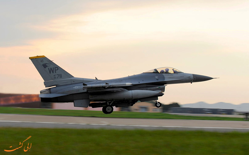 ● هواپیمای F-16 Fighting Falcon ● هواپیمای F-16 Fighting Falcon