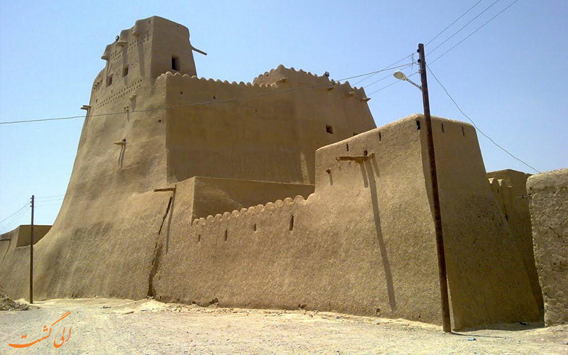 دسترسی به قلعه دسترسی به قلعه سیب سراوان