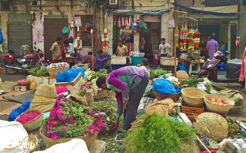 سبد گل در بازار گل دادار بمبئی سبد گل در بازار گل دادار بمبئی