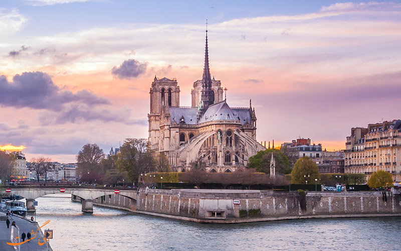 کلیسای نوتردام در پاریس | Notre Dame de France کلیسای نوتردام در پاریس | Notre Dame de France