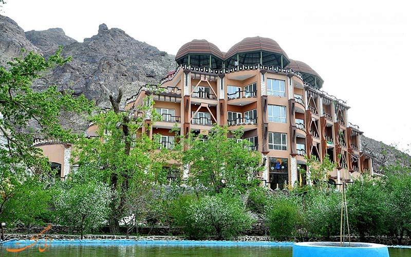 نمای ساختمان هتل-بزرگ-کوهستان در سفر به بیرجند نمای ساختمان هتل-بزرگ-کوهستان در سفر به بیرجند