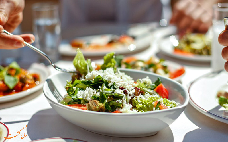 ممنوعات در حین غذا خوردن ممنوعات در حین غذا خوردن