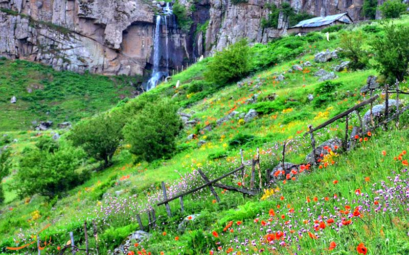 آبشار-ورزان-از-جاذبه-های-تالش-گیلان آبشار-ورزان-از-جاذبه-های-تالش-گیلان