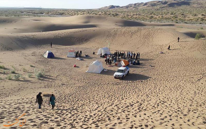 کمپ در خوسف یا کویر خور برای رصد آسمان شب کمپ در خوسف یا کویر خور برای رصد آسمان شب