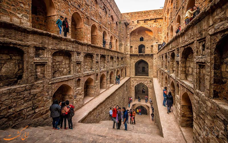 جوانان هندی در جاذبه دهلی جوانان هندی در جاذبه دهلی-بهترین زمان سفر به دهلی