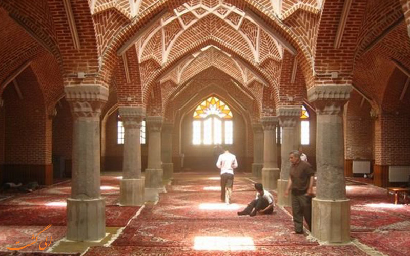 نمازگزارن در مسجد جامع تبریز نمازگزارن در مسجد جامع تبریز