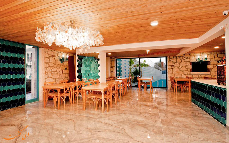 نمایی از یکی از سالن های یازار هتل نمایی از یکی از سالن های یازار هتل