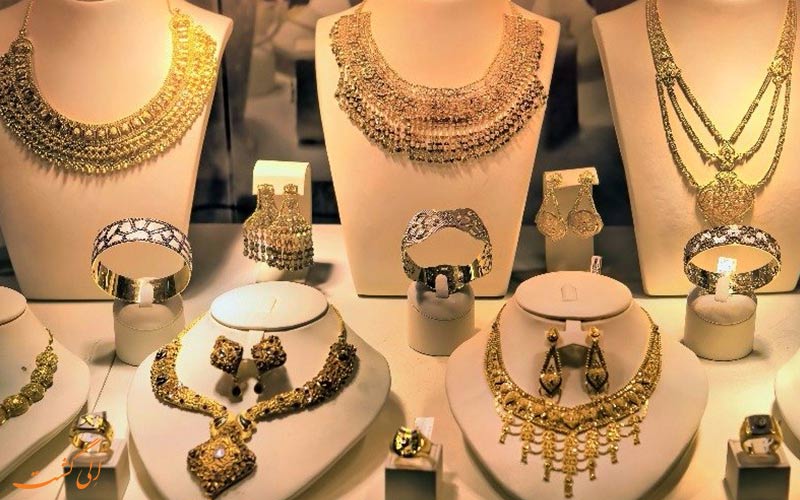 تصویری از ویترین یکی از بزرگ ترین برندهای جواهرات مالدیو تصویری از ویترین یکی از بزرگ ترین برندهای جواهرات مالدیو