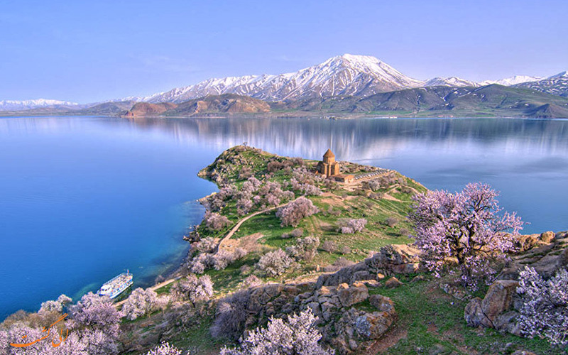 منظره بهاری دریاچه وان Van Lake منظره بهاری دریاچه وان Van Lake