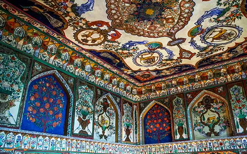 نمایی از فضای داخلی کاخ تابستانی نمایی از فضای داخلی کاخ تابستانی