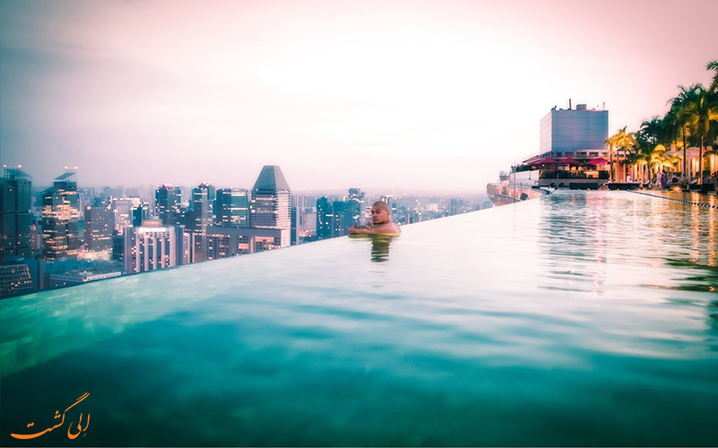 شنا در استخر اینفینیتی در برج مارینا بی سندز سنگاپور-گردشگری ماجراجویانه