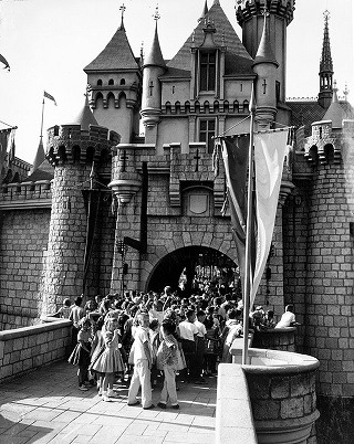 disneyland-opening-day-1955 disneyland-opening-day-1955