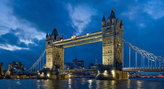 640px-Tower_bridge_London_Twilight_-_November_2006 لندن