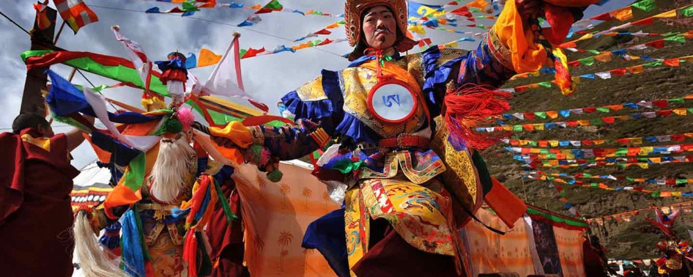 Local-Audiences-Enjoy-New-Year-Tibetan-Drama-Shows تبت