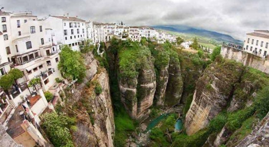 ronda شهر کوهستانی