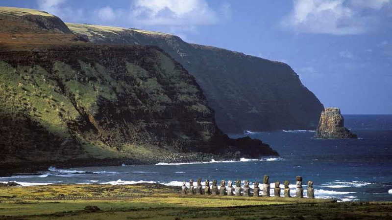 The-Moi-of-Easter-Island مجسمه های موآی در جزیره ایستر