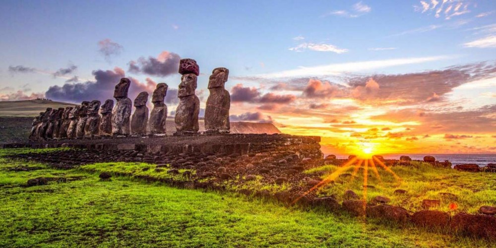 chile_grass_nature_sunrise_statue_landscape_rapa_nui_green_sea_blue_moai_yellow_easter_island مجسمه-موآیی