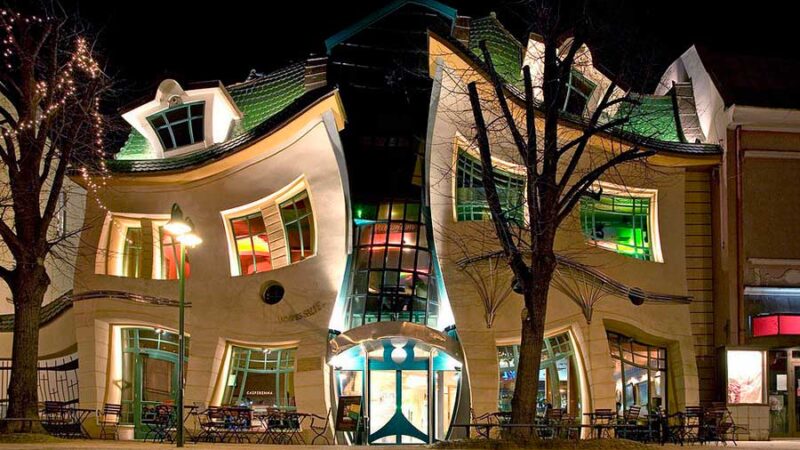 خانه-کج-The-Crooked-House خانه ی کج