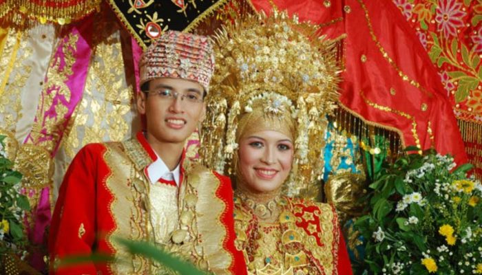 زن سالاری در یکی از قبایل اندونزی زن سالاری در یکی از قبایل اندونزی