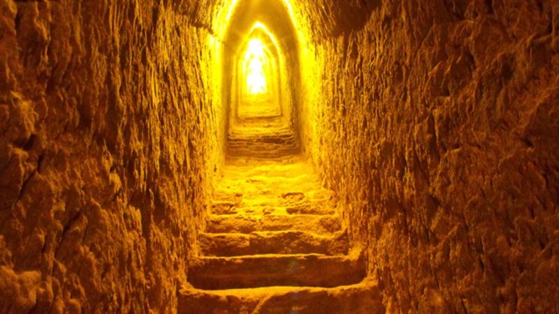داخل هرم جیزه داخل هرم جیزه