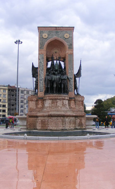 مجسمه های میدان تکسیم مجسمه های میدان تکسیم