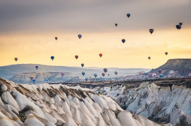 float-on-a-hot-air-balloon-in-cappadocia-turkey float-on-a-hot-air-balloon-in-cappadocia-turkey