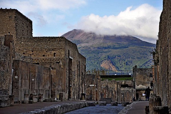 pompeii-under-vesuvius pompeii-under-vesuvius