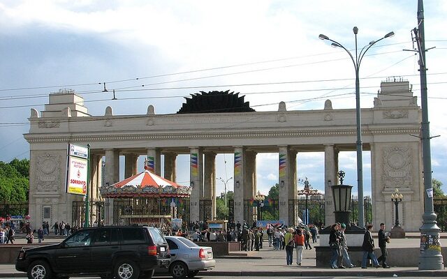 gorky-park-entrance gorky-park-entrance