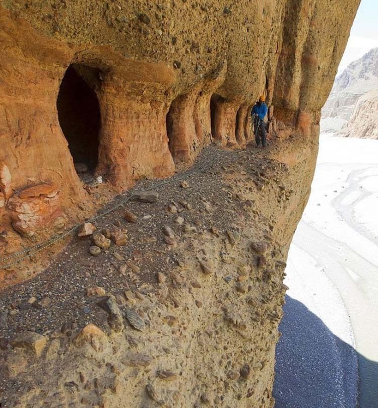 غارهای عجیب موستانگ غارهای عجیب موستانگ