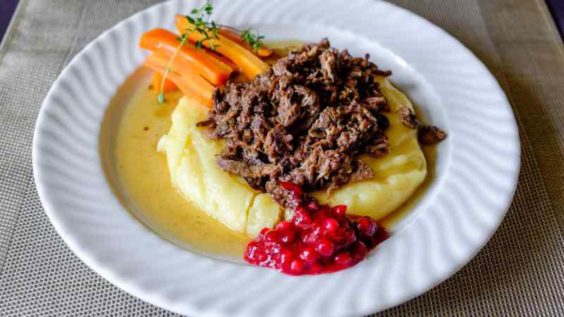 خوراک گوشت گوزن شمالی خوراک گوشت گوزن شمالی